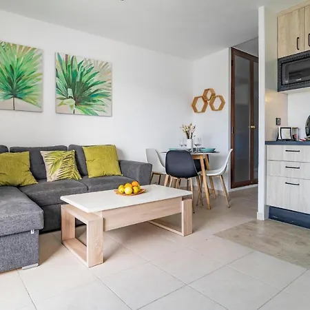 Stunning In With Kitchenette *